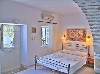 Politimi Studios Amorgos Bagian luar foto